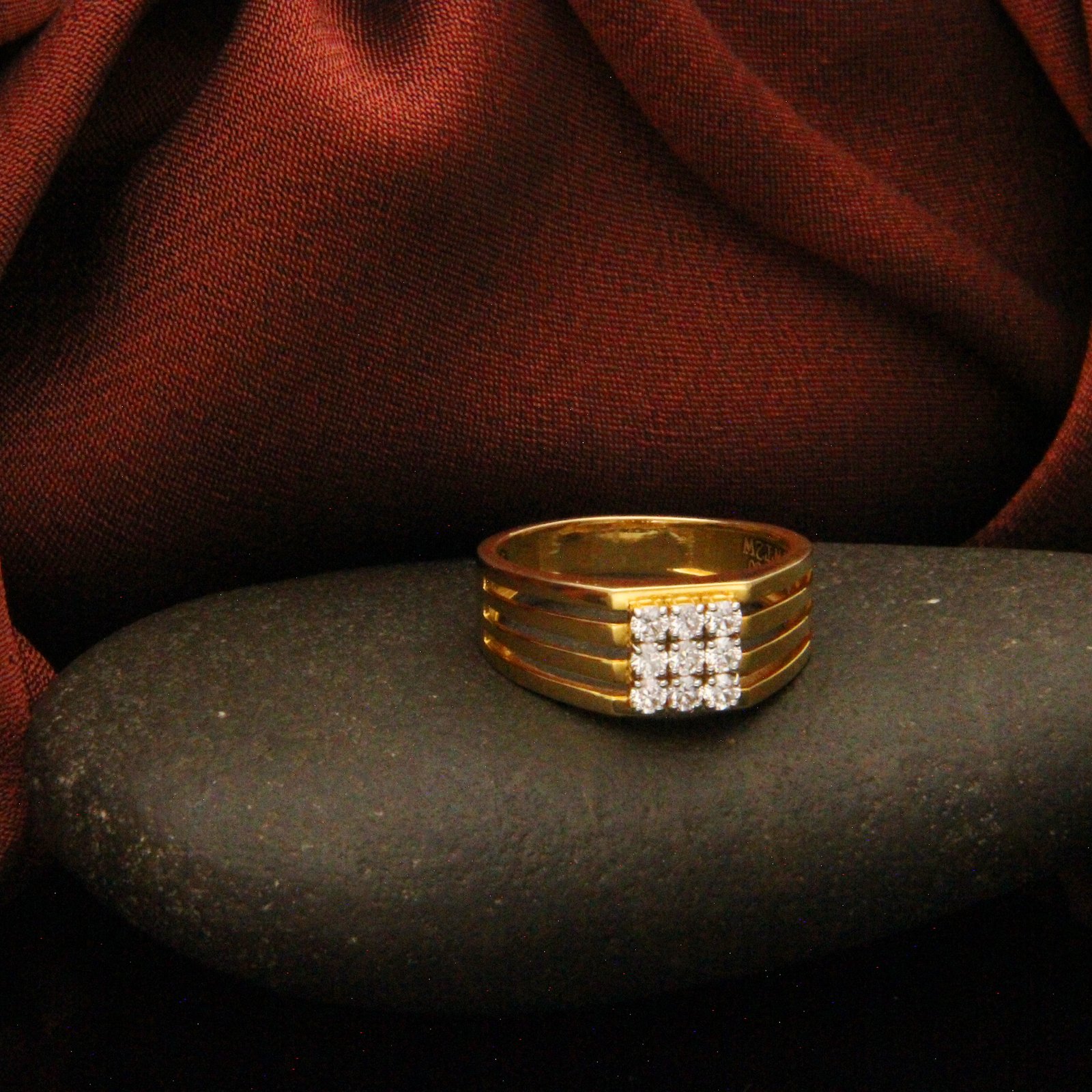 DIAMOND RING